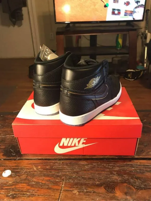 Air Jordan 1 Retro High OG - Family Forever