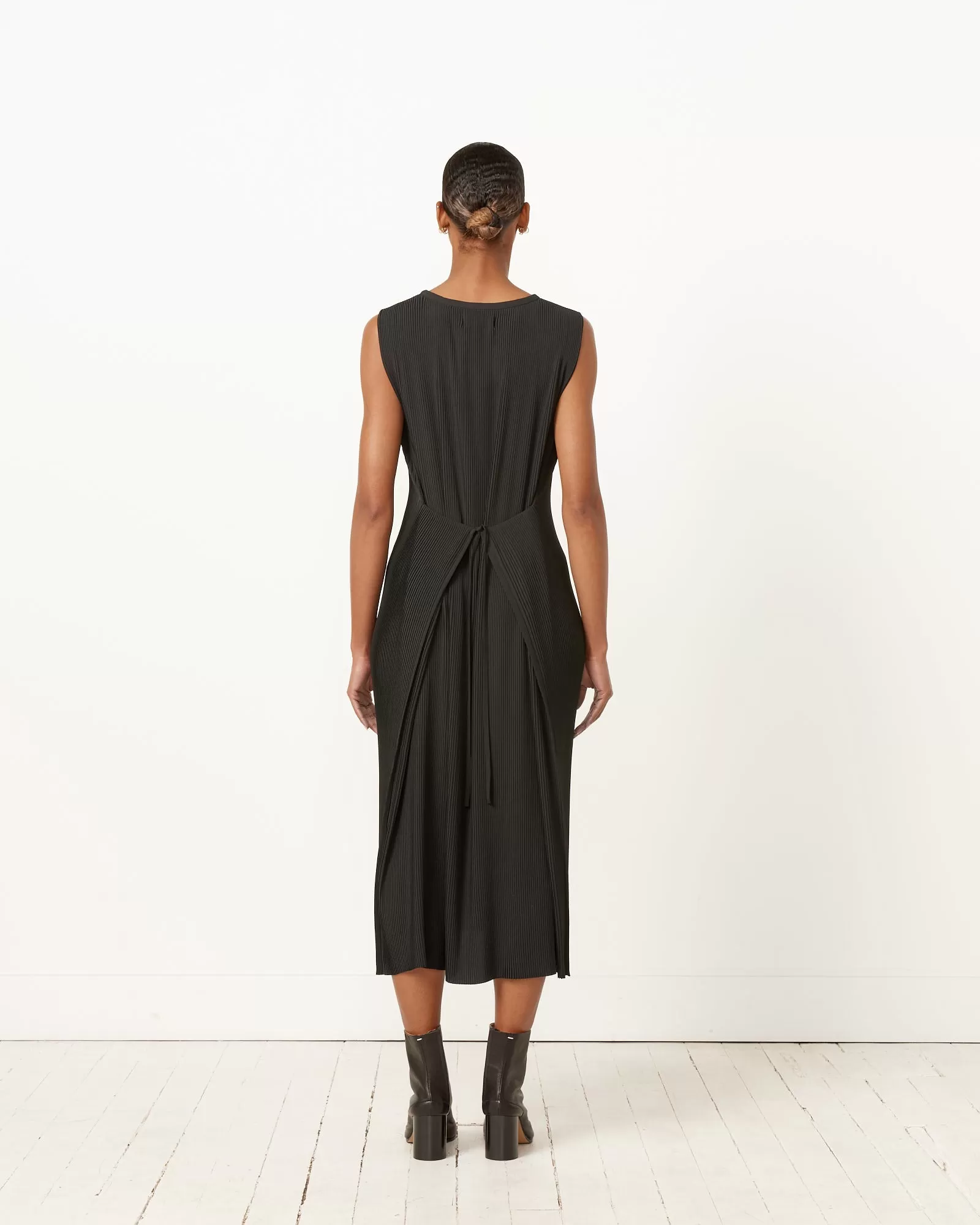 Pull Plisse Dress in Black