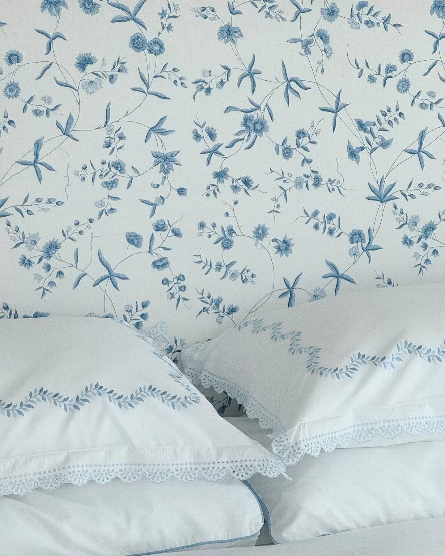 The Bed Set - Powder Blue Sloane