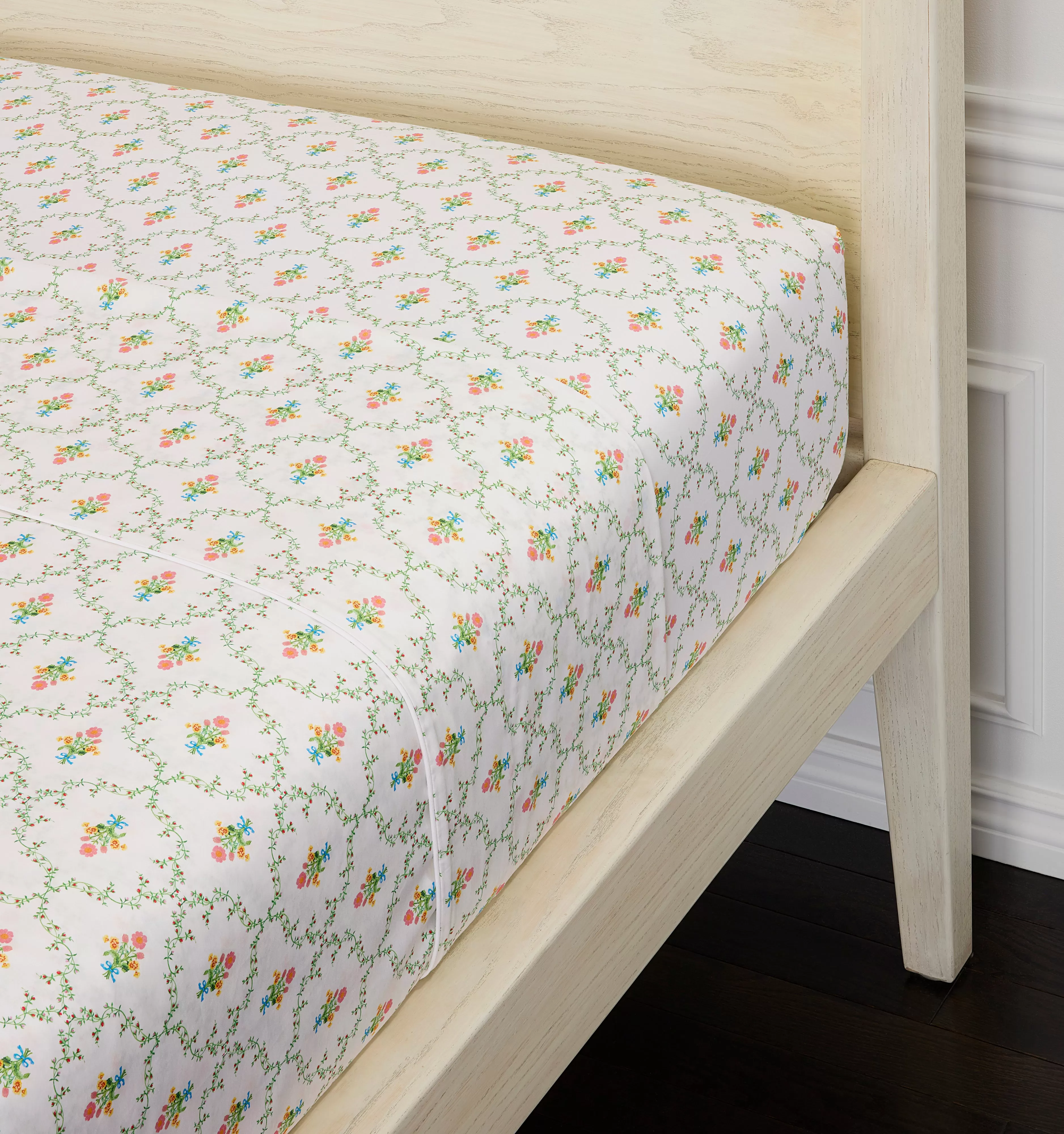 The Fitted Sheet - Pastel Trellis